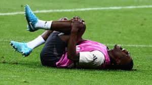 现得愈加自 现得愈加自